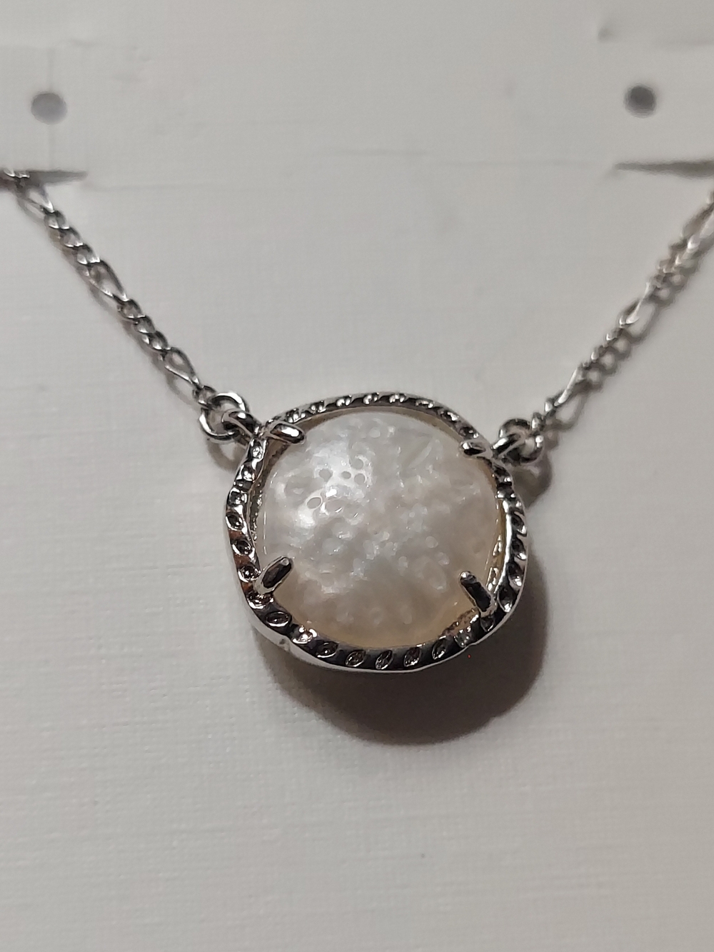 Kendra Scott White Pearl-Effect Round Sand Dollar Pendant Necklace in Silver
